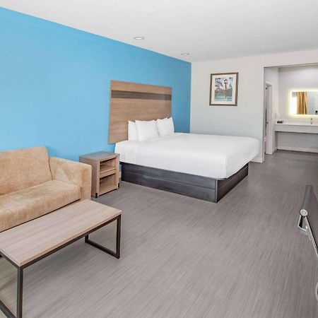 Baymont By Wyndham Freeport Texas Hotel Exterior foto