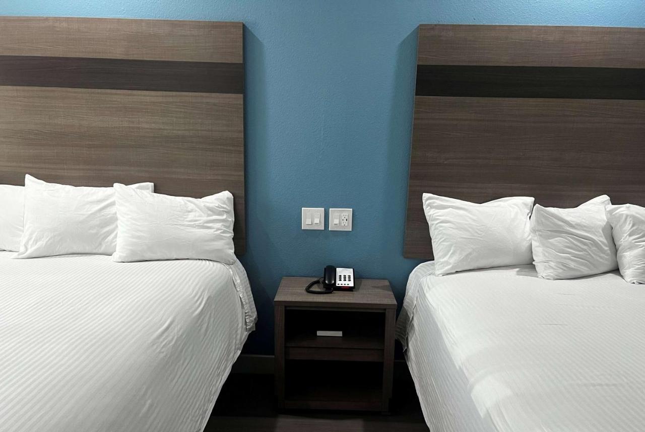 Baymont By Wyndham Freeport Texas Hotel Exterior foto