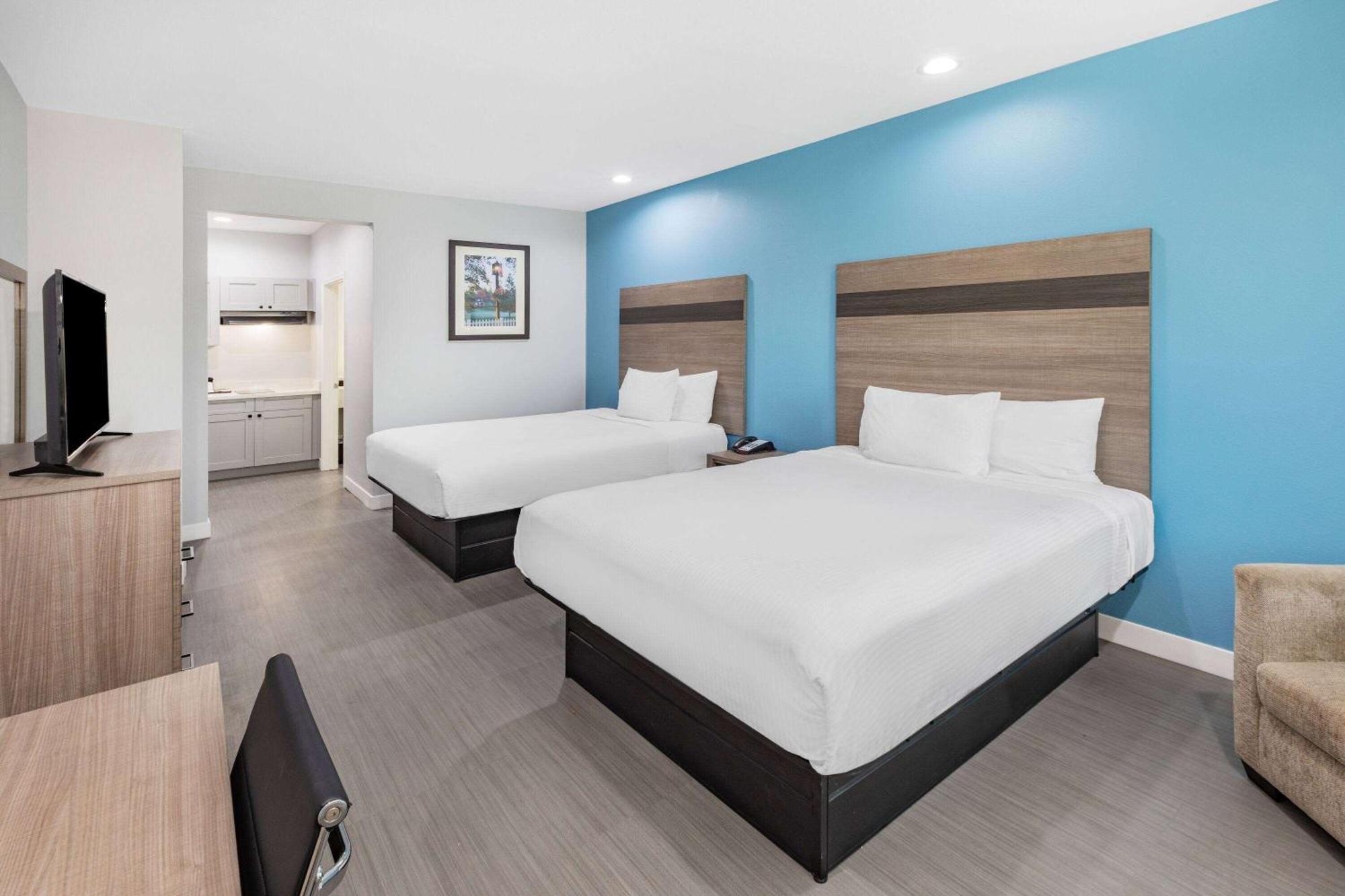 Baymont By Wyndham Freeport Texas Hotel Exterior foto