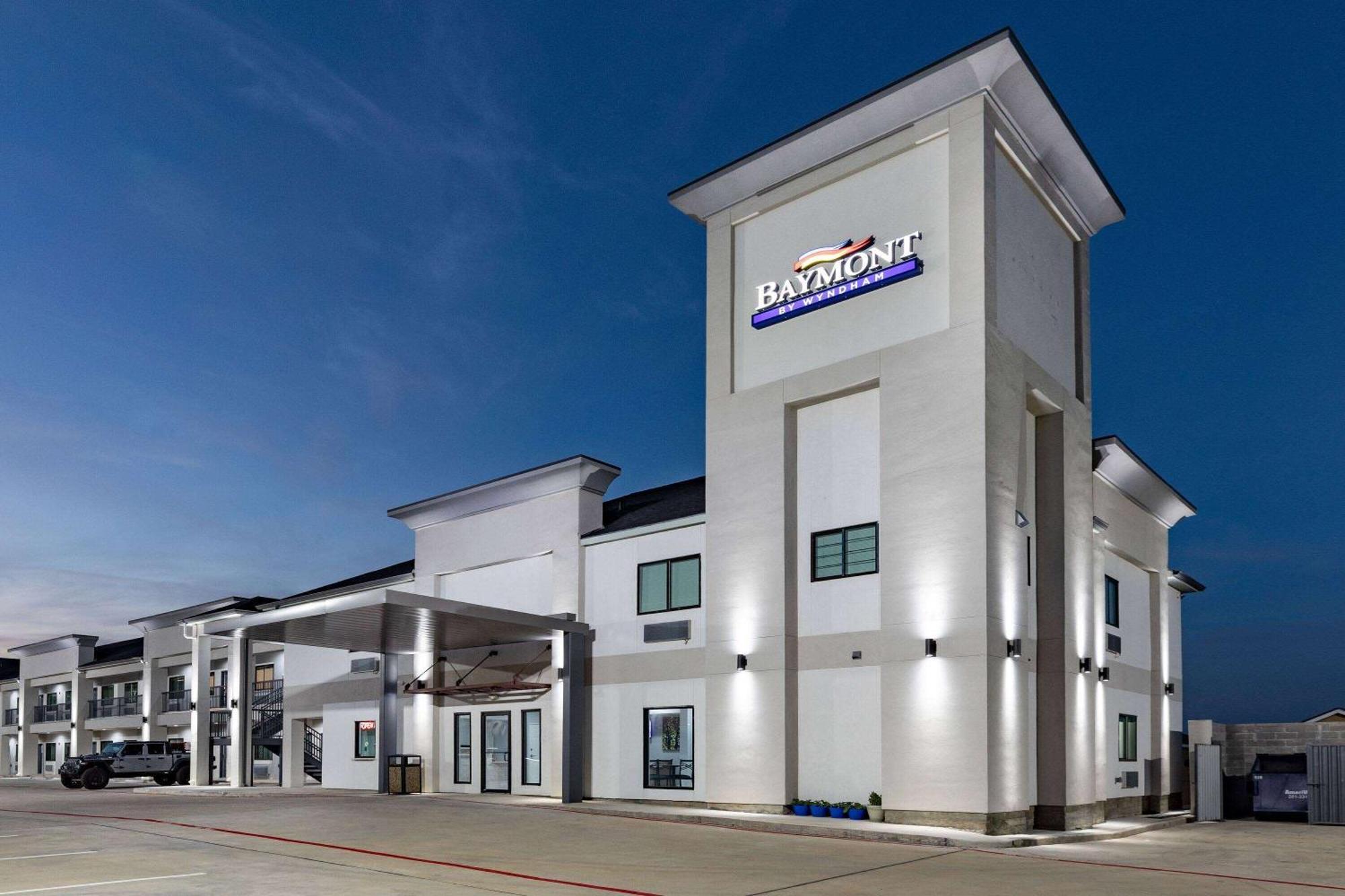 Baymont By Wyndham Freeport Texas Hotel Exterior foto